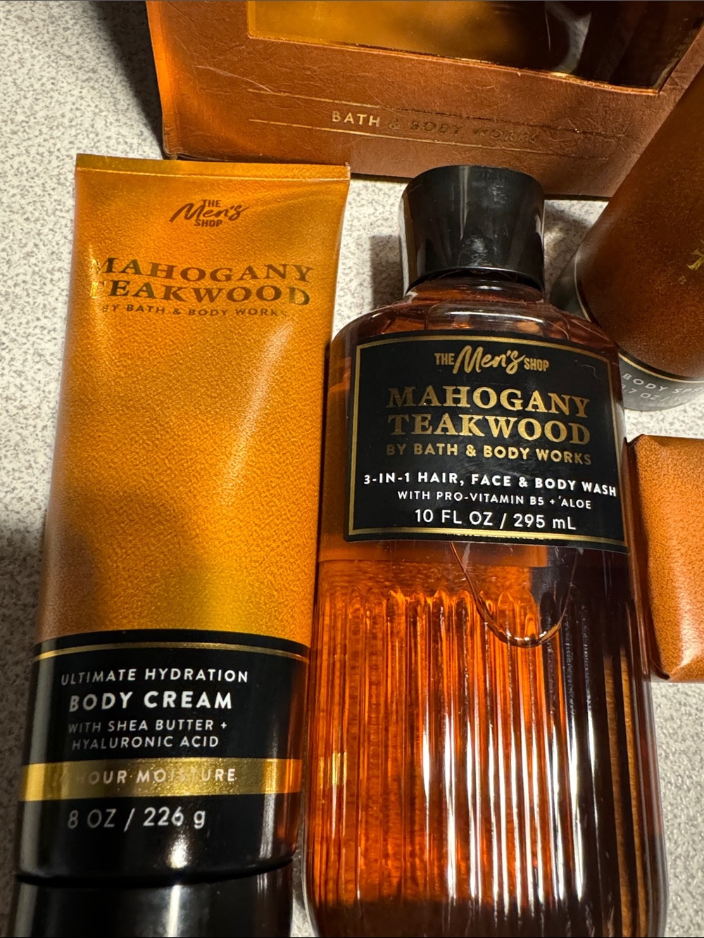 Mahogany Teakwood Bath & Body Works gift set plus gift bag - Picture 2 of 4